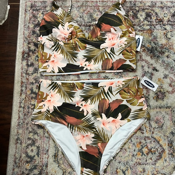 Old Navy 2 piece Swimsuit - Picture 1 of 4